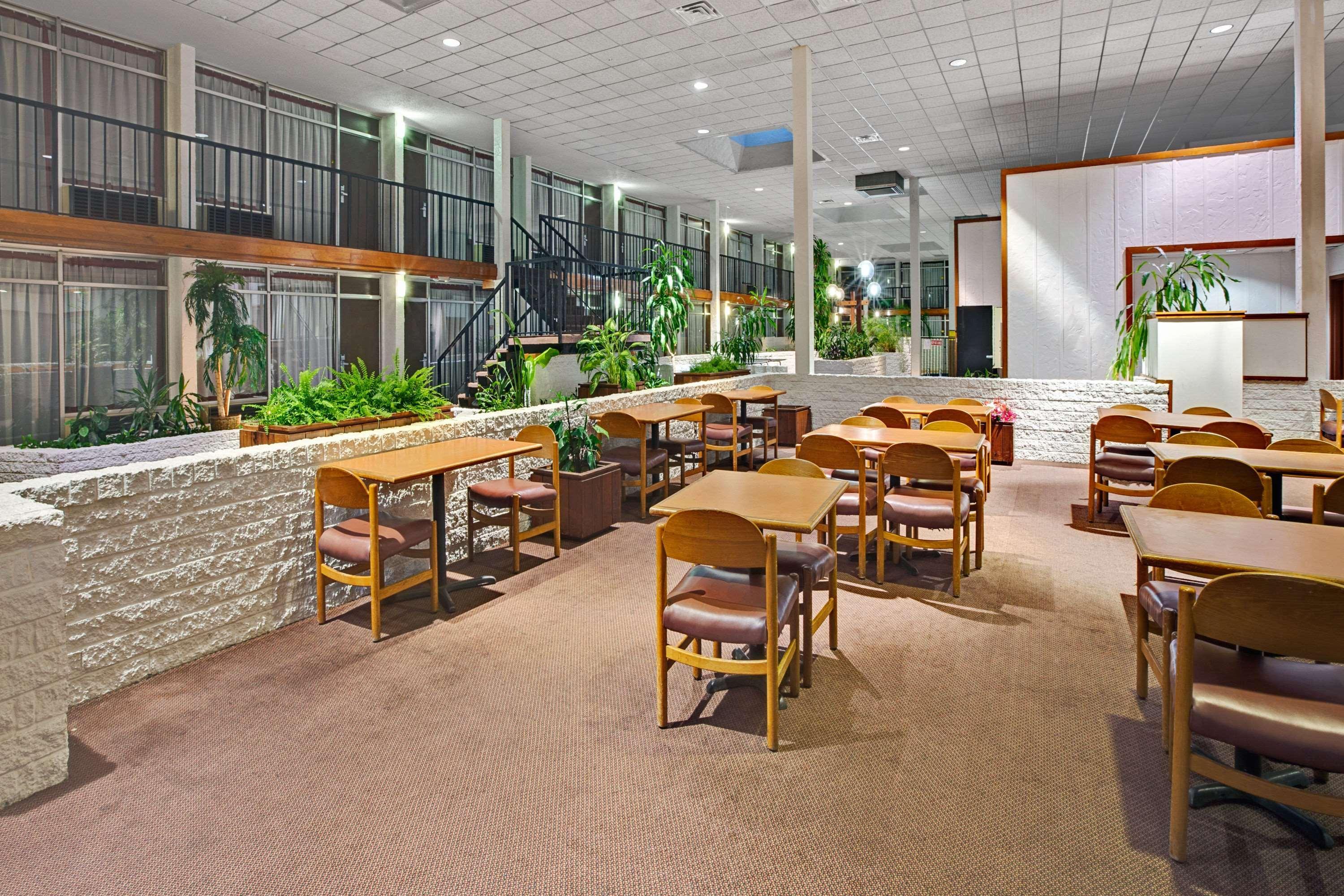Super 8 By Wyndham Norman Exterior foto