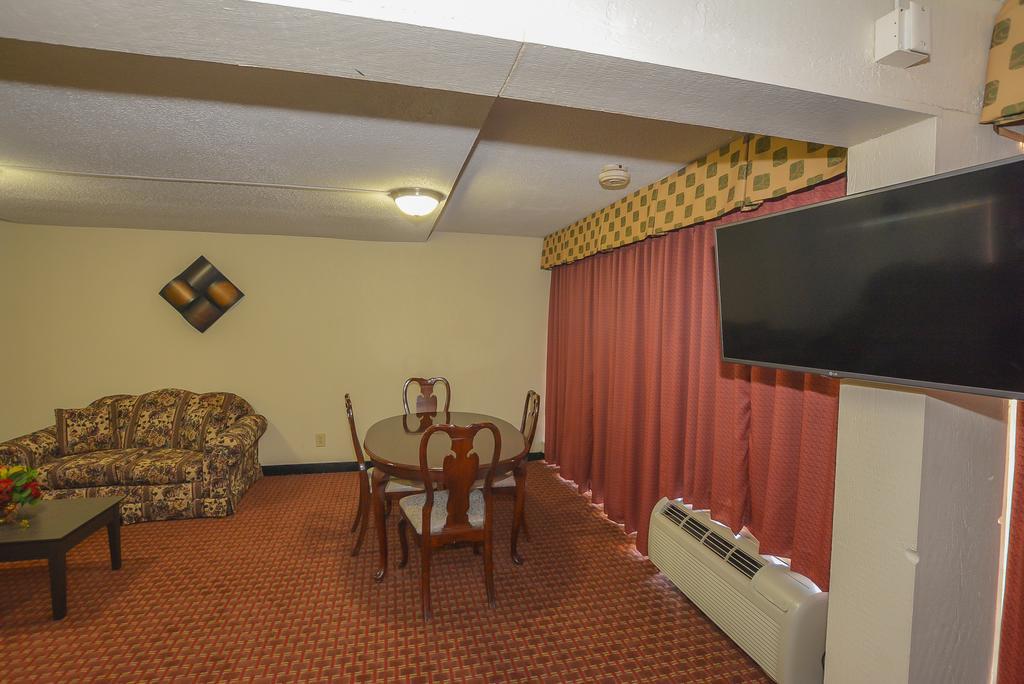 Super 8 By Wyndham Norman Exterior foto